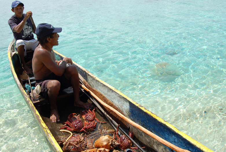Panama Rundreise | Fischer im Cayuco, San Blas